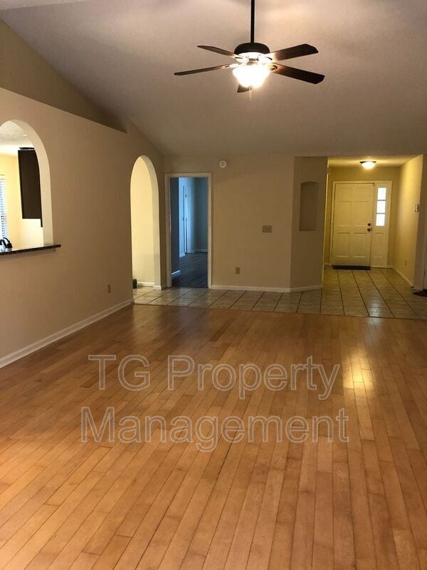 Building Photo - 12910 Forest Glen Ct S