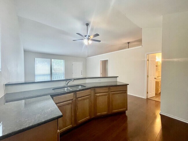 Foto del edificio - A slice of the Texas Hill Country - 1 Bedroom, 1 Bathroom with large back deck!