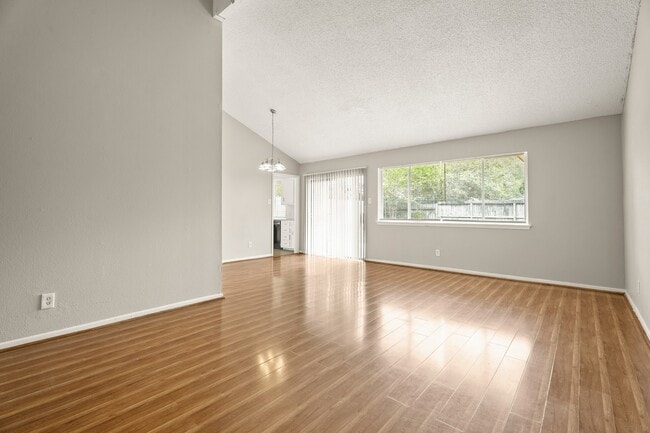 Building Photo - 15911 Mill Point Dr