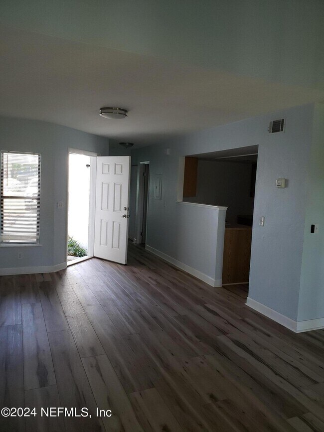 Building Photo - 2905 Songbird Dr