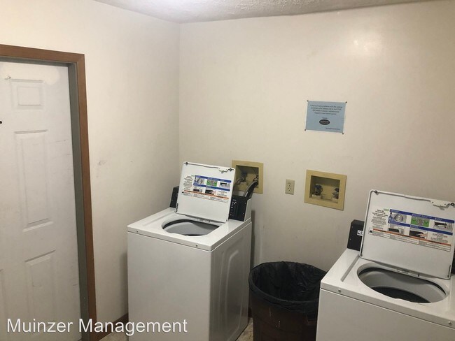 Foto del edificio - 2 br, 2 bath Room For Rent - 261 W. Wood St.