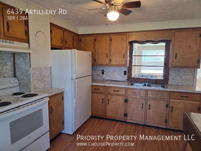 Foto del edificio - 6439 Artillery Rd