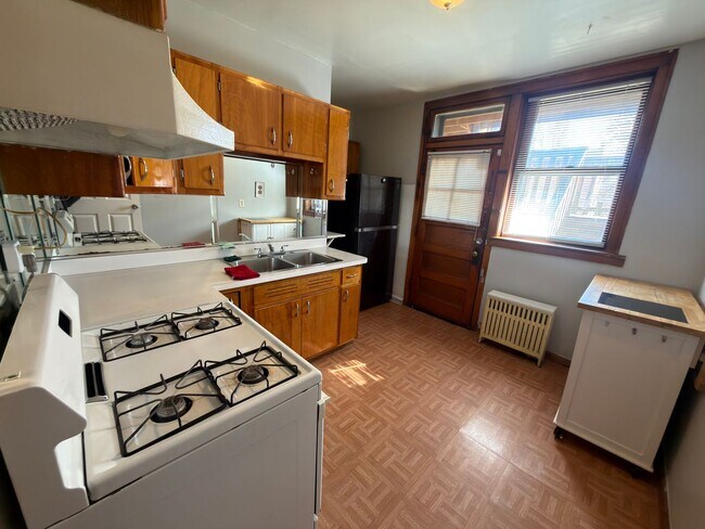 Foto del edificio - 2946 N Laramie Ave