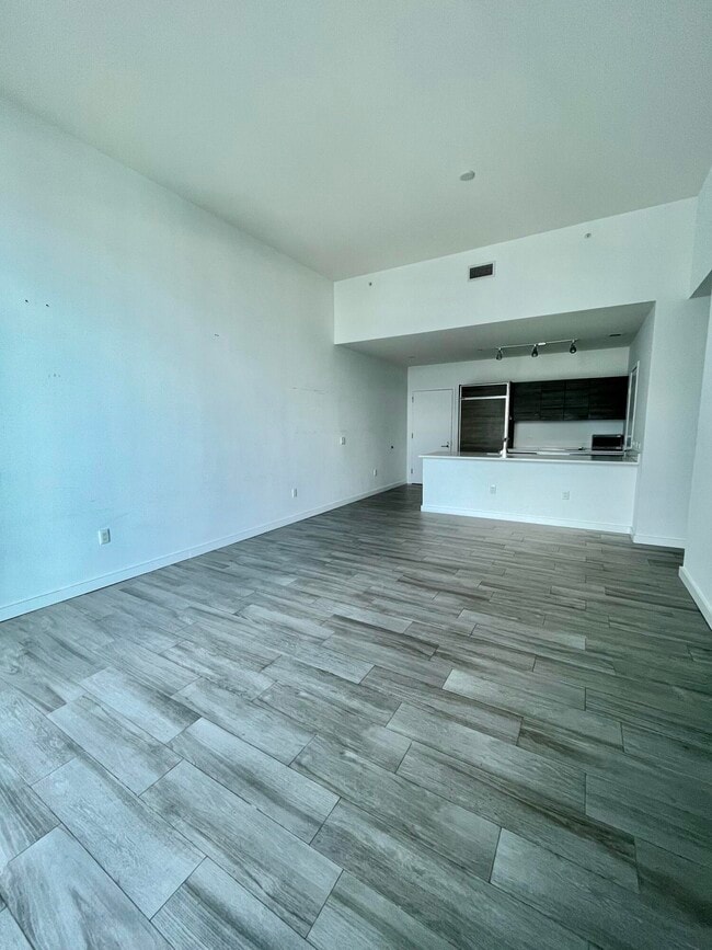 Building Photo - 1100 S Miami Ave