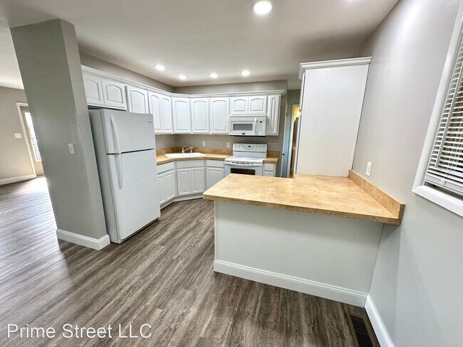 Building Photo - 3 br, 1 bath House - 3145 Ridgemore Ave
