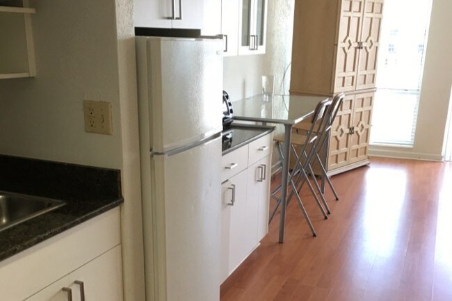 Kitchenette - 700 Biltmore Way