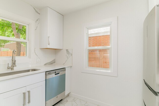 Foto del edificio - 2160 S Logan St