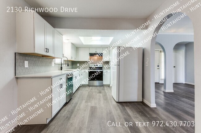 Building Photo - 2130 Richwood Dr