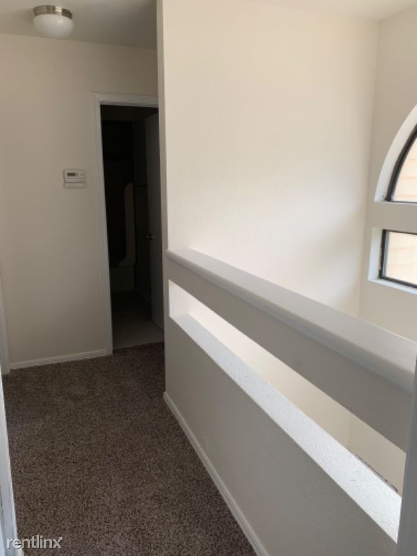 Building Photo - 3 br, 3 bath Townhome - 2701 Shoreridge Ave