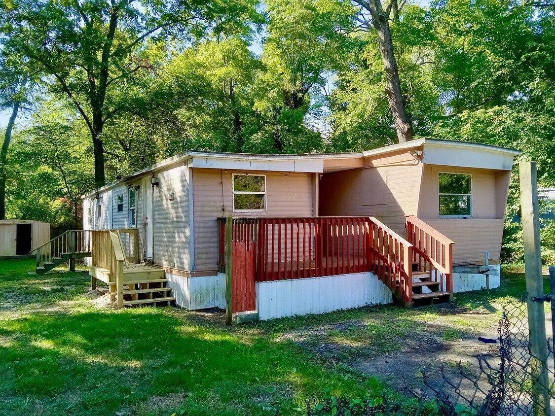 Primary Photo - Updated 3 Bedroom House FOR RENT in Laurel...