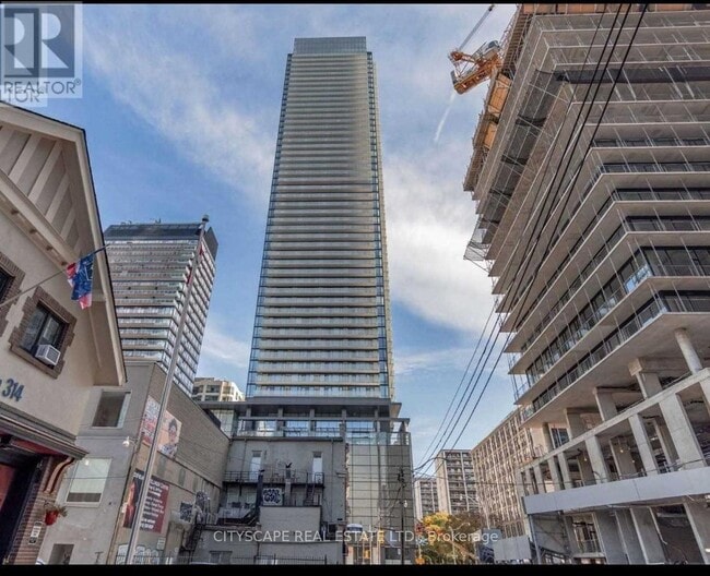 Building Photo - 501 Yonge St
