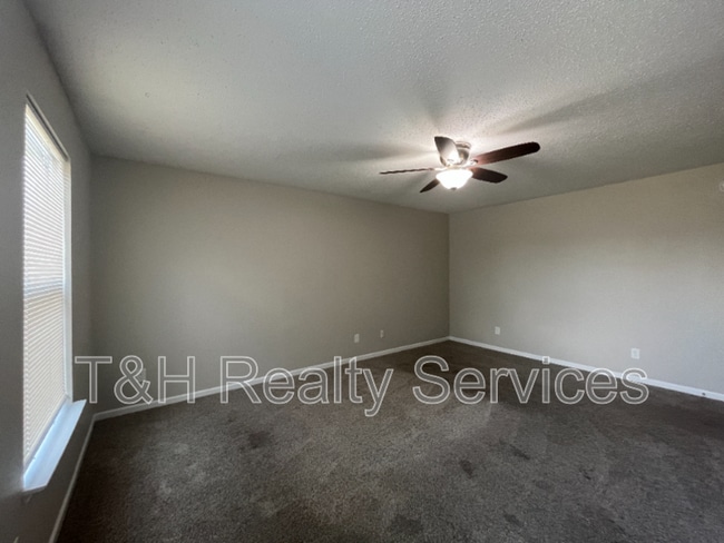 Building Photo - 6827 Amber Springs Way