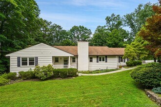 Building Photo - 19 Skyview Dr