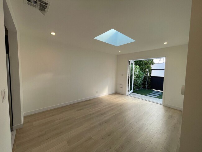 Foto del edificio - 2032 Ocean Park Blvd