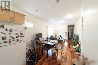 Building Photo - 975 Broadview Ave