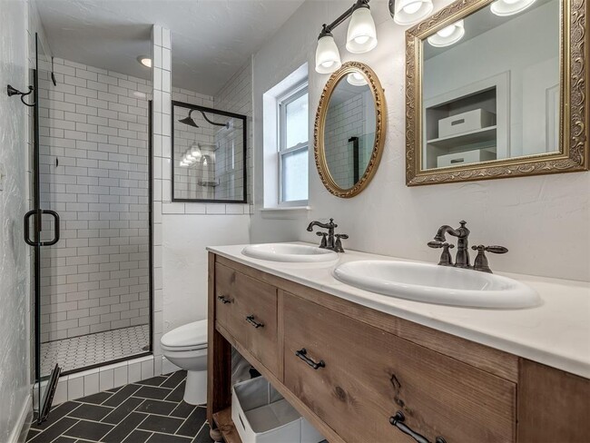Foto del edificio - Three bedroom home in central Norman