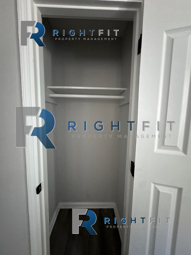 Building Photo - Lovely Ranch Style Home