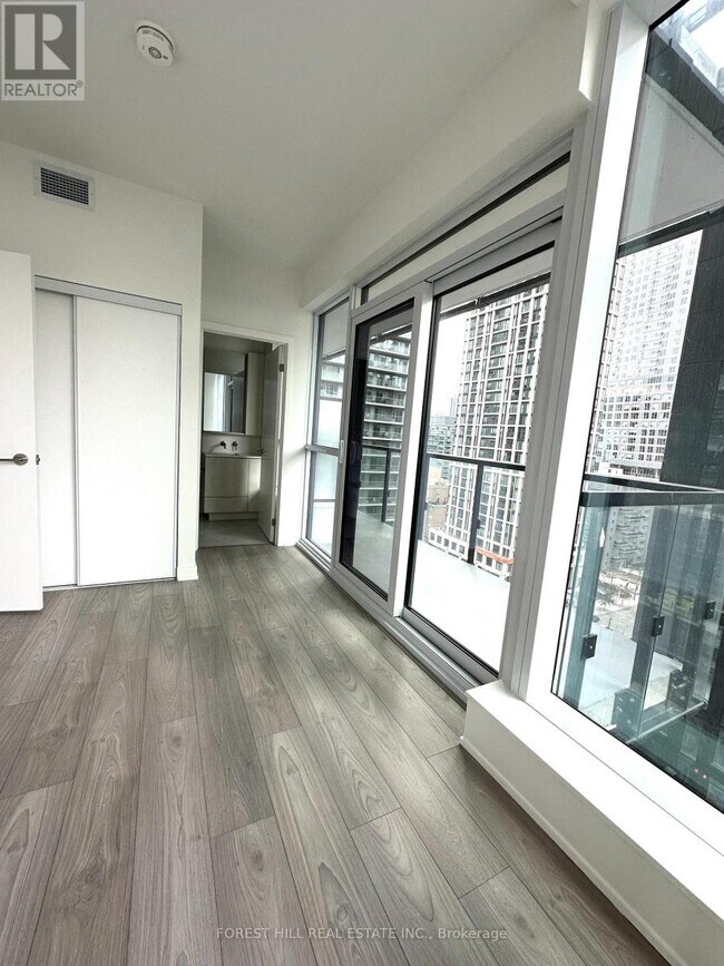 Photo du bâtiment - 110 Broadway Ave