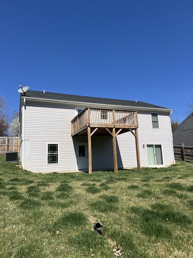 Foto del edificio - 8320 Robin Lynn Rd