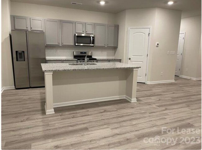 Foto del edificio - 1015 Maylen Trce