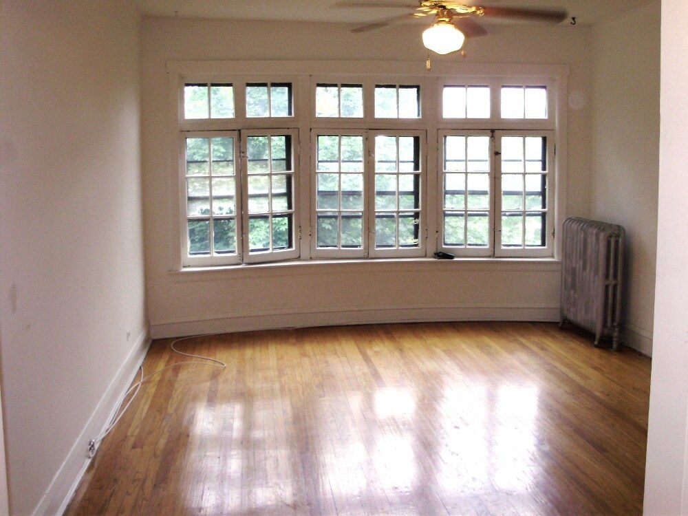 Building Photo - 4241 N Hermitage Ave