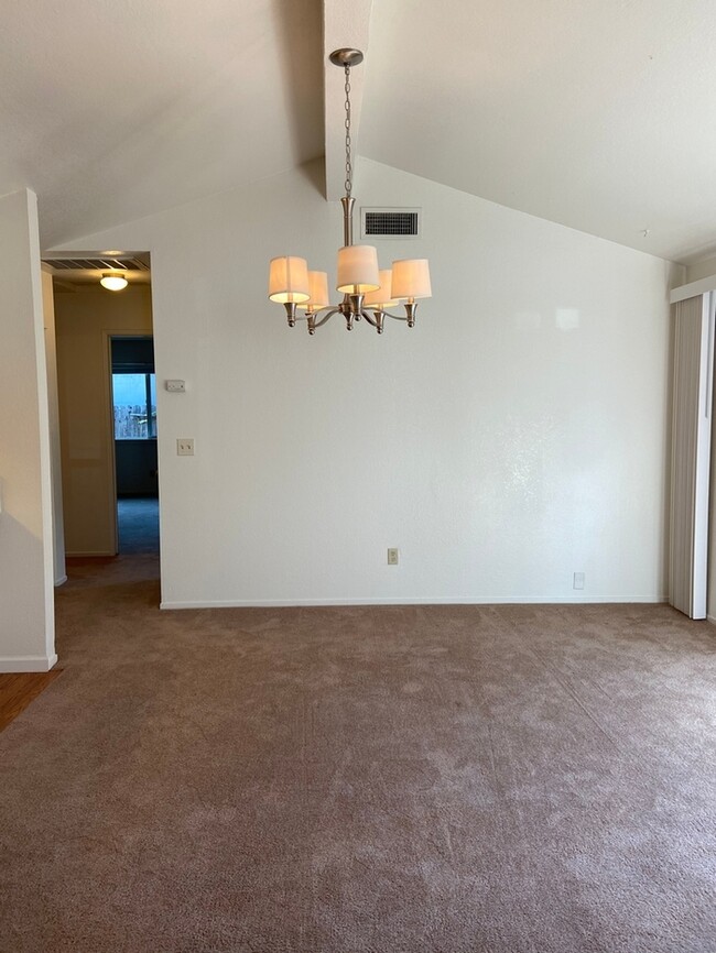 Building Photo - Charming duplex in Folsom!