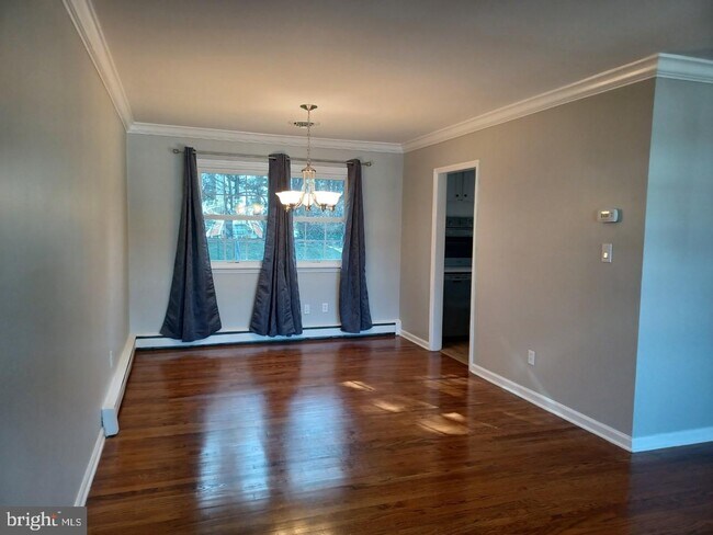 Building Photo - 36 Windflower Dr