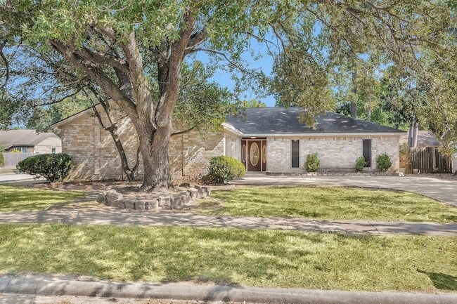 Building Photo - 23918 Spring Gum Dr