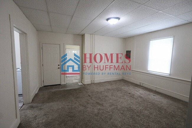 Building Photo - 818 S Barker Ave