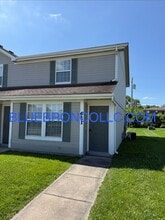 Building Photo - 621 Willow Ln