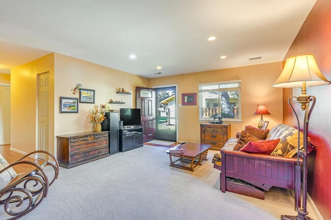 Building Photo - 8404 Mina Loma Ct