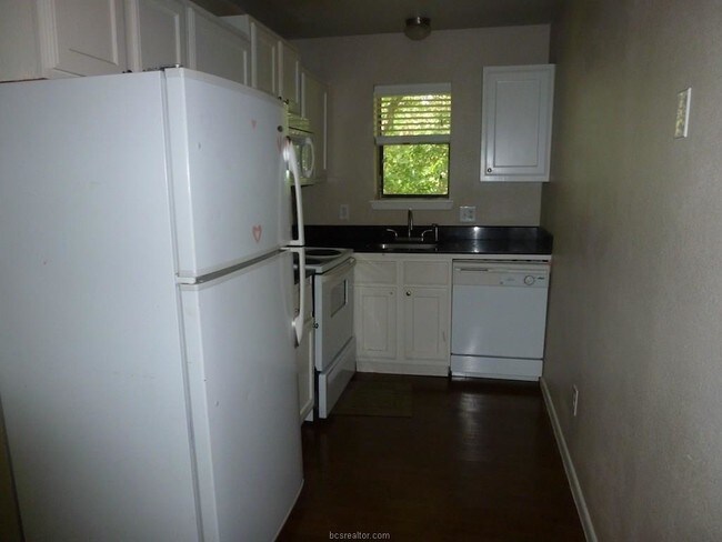 Building Photo - 407 Cherry St