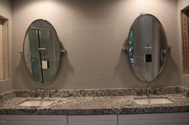 Building Photo - 7220 E Whistling Wind Way