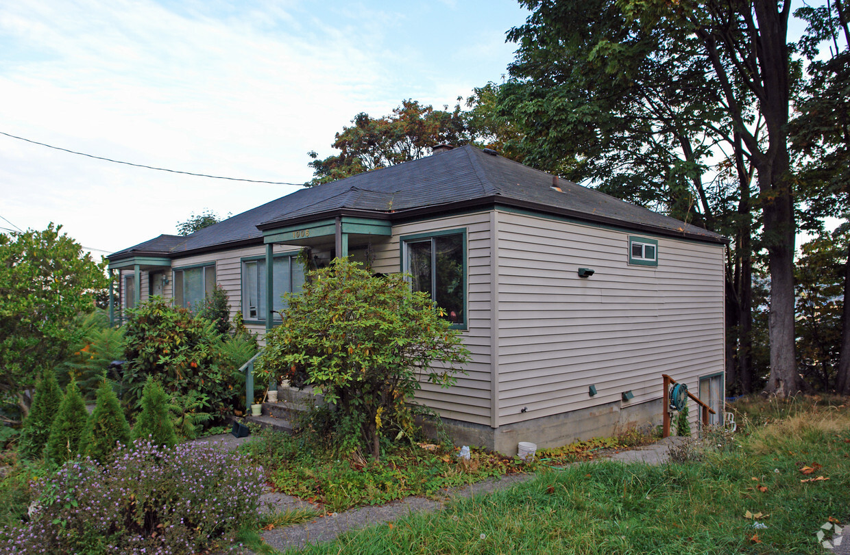 Primary Photo - 1006 W Nickerson St