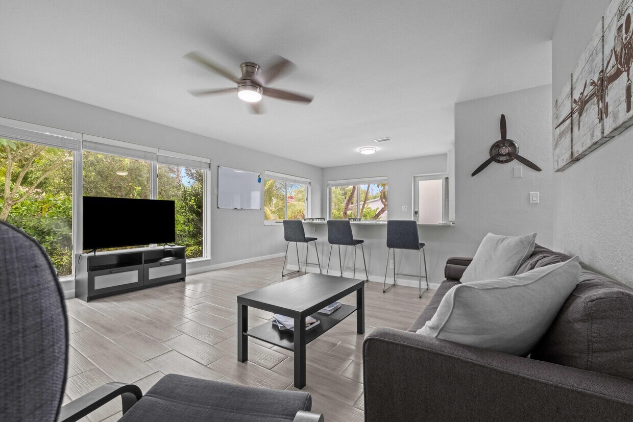 Foto principal - 1007 NE 9th Ct