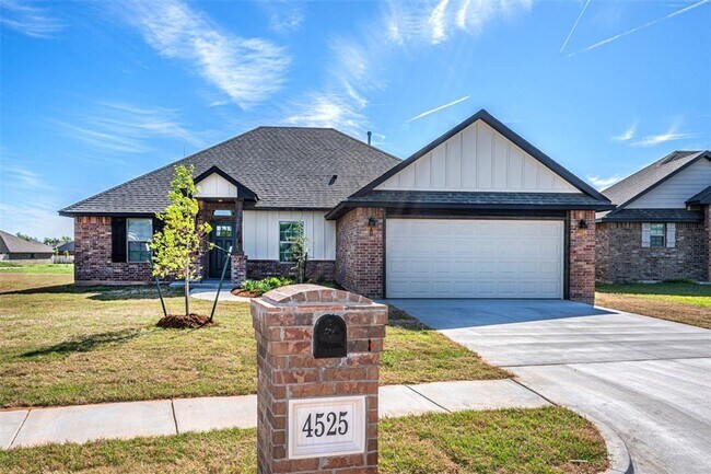 Building Photo - Beautiful 4 bedroom in Yukon