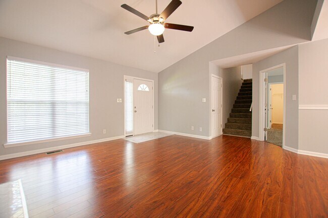 Building Photo - Pet Friendly Three Bedroom with Bonus!