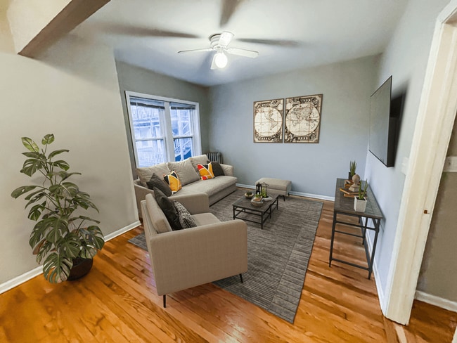 Building Photo - 722 W Barry Ave