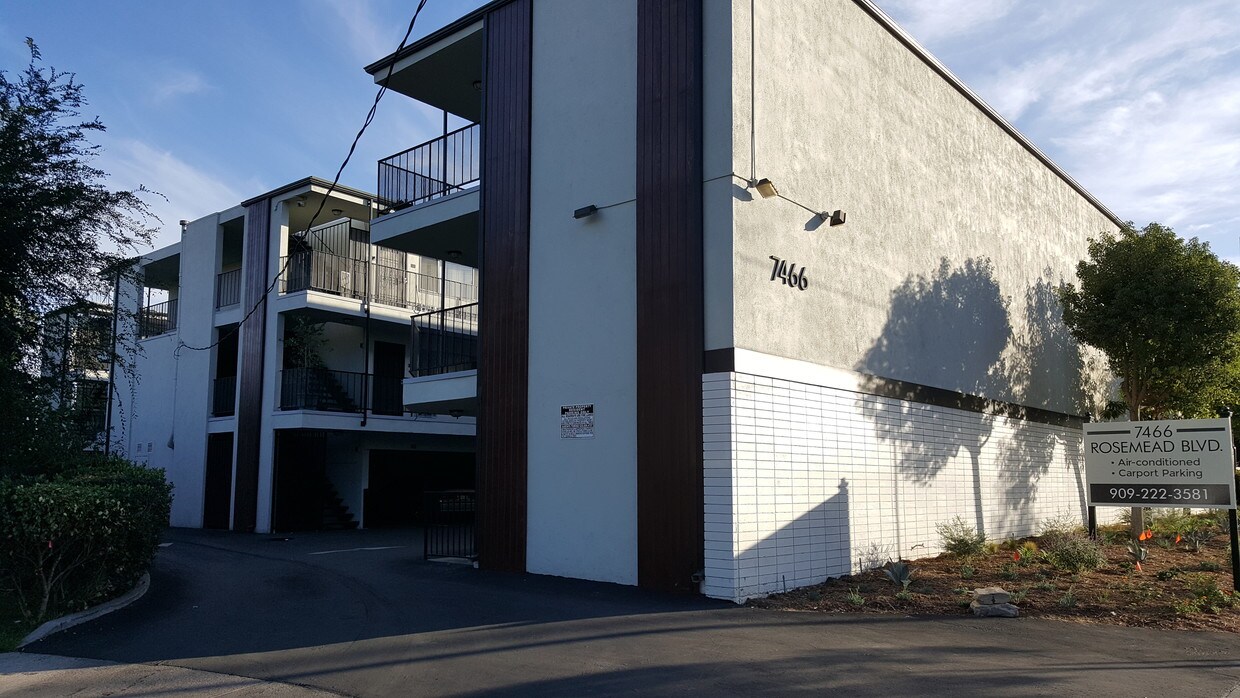 Towne Centre Village Apartments in Pico Rivera, CA