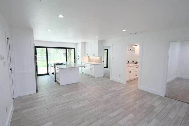Foto del edificio - 2219 Chantilly Ln