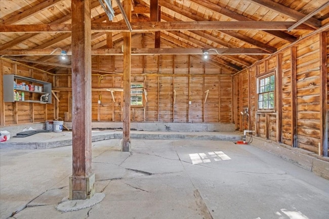 Foto del edificio - 2 Howes Corner Rd