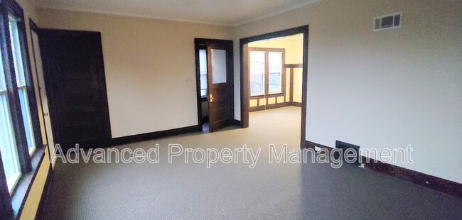 Building Photo - 1425 N 47th St