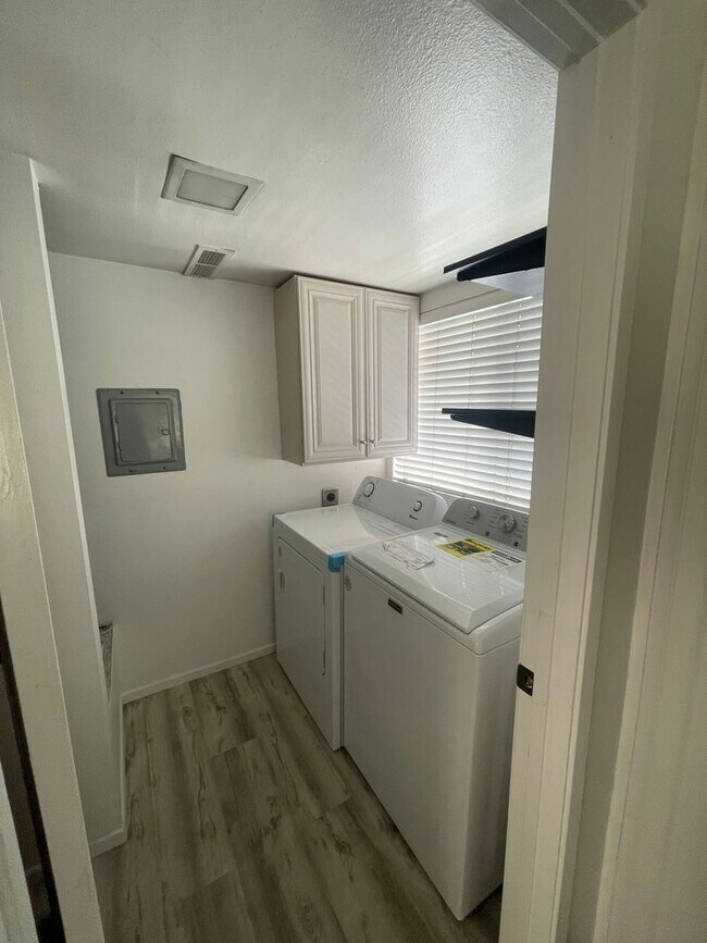 Foto del edificio - 2 Bed / 2 Bath in Clairemont