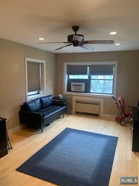 Foto del edificio - 3071 Edwin Ave