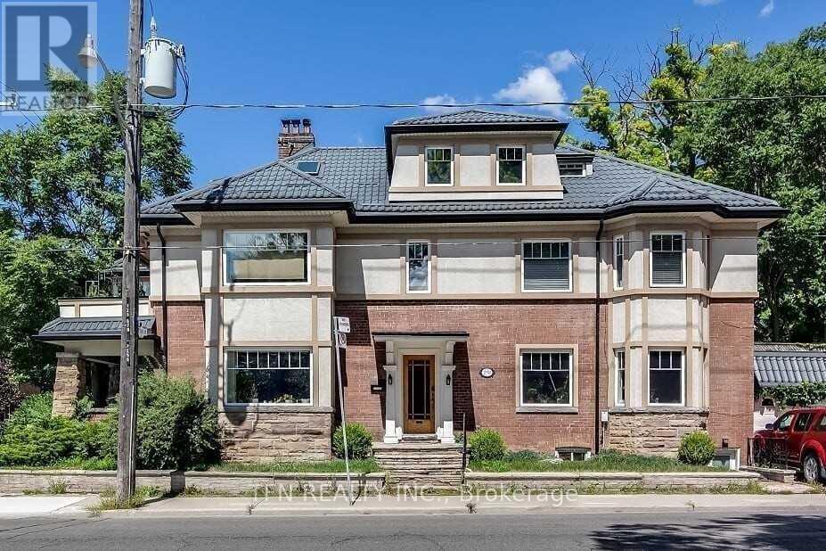 Photo principale - 250 St Clair Ave E