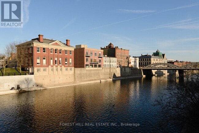 Photo du bâtiment - 12 Water St N