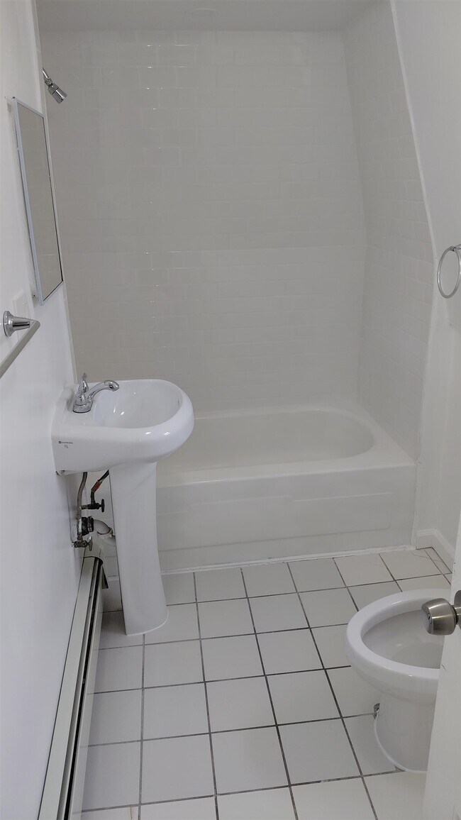 Building Photo - 23 Terhune Ave