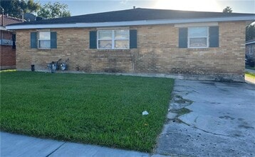 Building Photo - 4734 Shalimar Dr