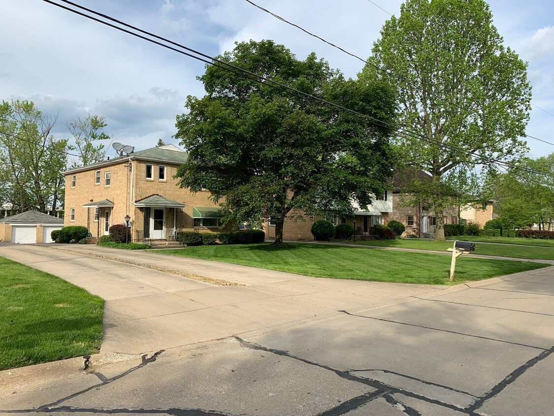 117 Kenridge Rd Unit 2, Fairlawn, OH 44333 Apartments in Fairlawn, OH