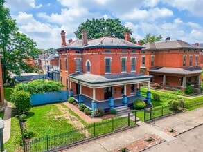 Building Photo - 63 Smith Pl
